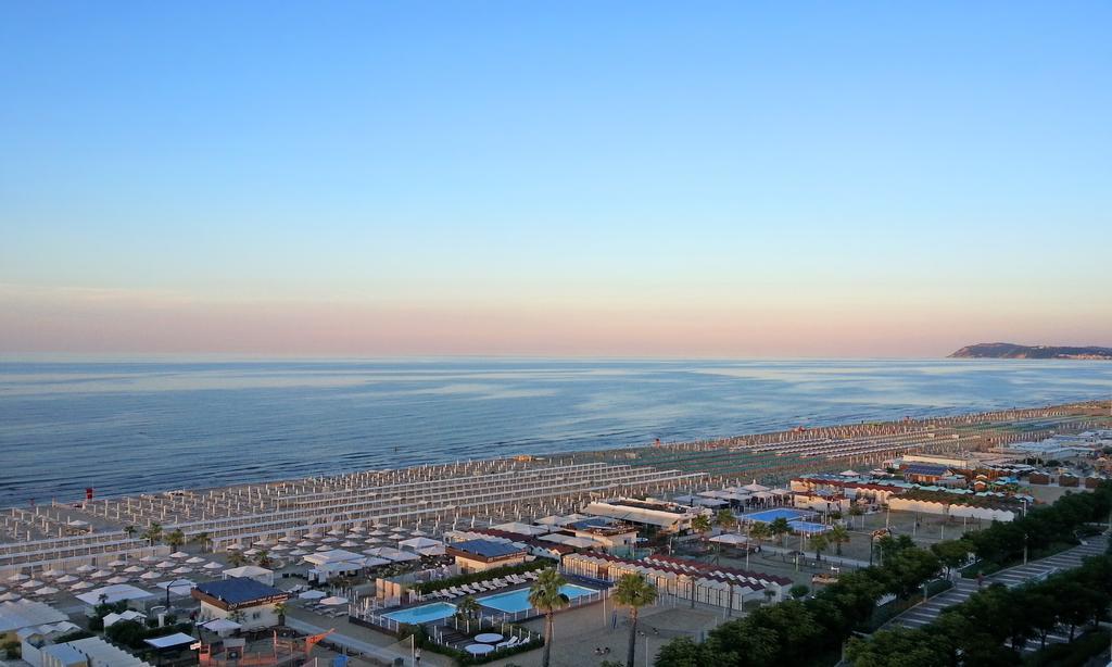 Hotel Nautico Riccione Buitenkant foto